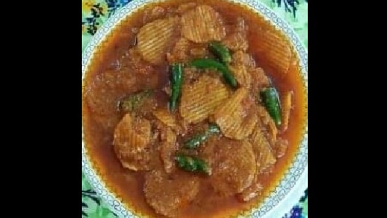 The image of chips curry was shared on Twitter.(Twitter@GabbbarSingh) The image of chips curry was shared on Twitter.(Twitter@GabbbarSingh)