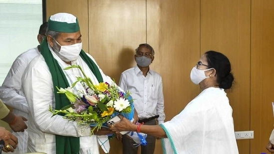 The Bharatiya Kisan Union (BKU) leader said that he met Mamata Banerjee as a chief minister and not as a party chief.(PTI Photo) The Bharatiya Kisan Union (BKU) leader said that he met Mamata Banerjee as a chief minister and not as a party chief.(PTI Photo)