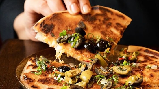 Jay Mehta: Juhi Chawla's husband, Jay Mehta, is one of the partners of the fine-dine restaurant Rue du Liban. It is famous for Syria, Egypt, Lebanon, Jordan cuisines.(Instagram/rueduliban)