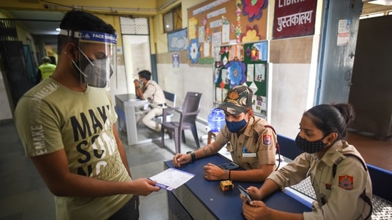 Covid-19 active cases in the country have come down to 1,121,671 after 61 days. (Sanchit Khanna/HT Photo)