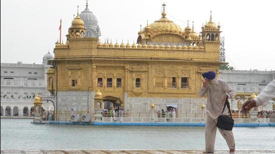 US-based United Sikh Mission is performing the voluntarily service at Golden Temple. (HT File Photo) US-based United Sikh Mission is performing the voluntarily service at Golden Temple. (HT File Photo)