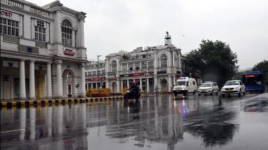 A view of Connaught Place during a spell of rain in New Delhi. (HT file)