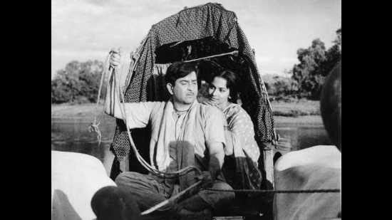 Raj Kapoor and Waheeda Rahman in Teesri Kasam. (Teesri Kasam)