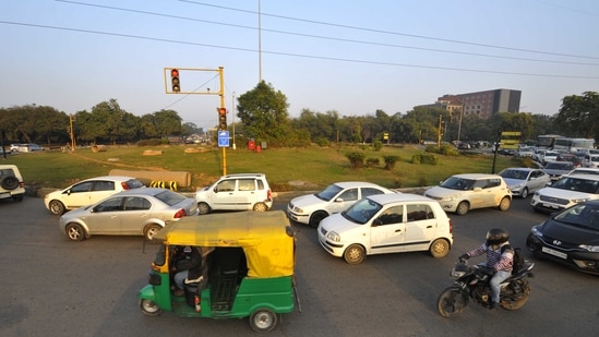 New speed limit sign boards will be installed on the city roads soon. (Representational photo) (HT_PRINT) New speed limit sign boards will be installed on the city roads soon. (Representational photo) (HT_PRINT)