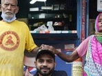 Gaurav Wasan (centre) with Baba ka Dhaba owners. (Photo: Instagram) Gaurav Wasan (centre) with Baba ka Dhaba owners. (Photo: Instagram)
