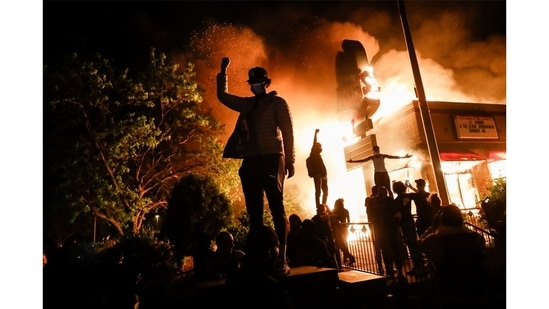 Protesters gather in front of a burning fast food restaurant, May 29, 2020, in Minneapolis.(John Minchillo / AP Photo)