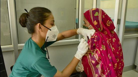 PM Modi also did away with the requirement that states should pay more than the Centre for the same vaccine (Harsimar Pal Singh/Hindustan Times) PM Modi also did away with the requirement that states should pay more than the Centre for the same vaccine (Harsimar Pal Singh/Hindustan Times)