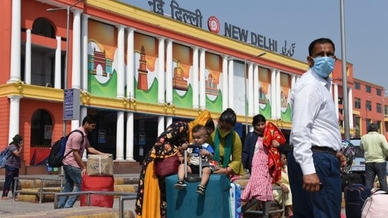 New Covid-19 infections in Delhi fell by 25 from Friday and with that, the test positivity rate also declined 0.01 percentage point to 0.30 per cent, (Arvind Yadav/HT) New Covid-19 infections in Delhi fell by 25 from Friday and with that, the test positivity rate also declined 0.01 percentage point to 0.30 per cent, (Arvind Yadav/HT)