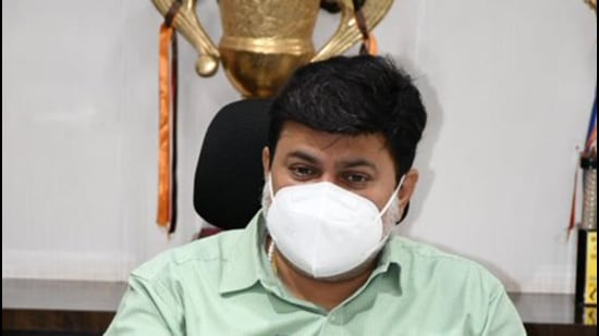 After backclash, minister suspends Pune university’s move to charge fee for stroll in campus After backclash, minister suspends Pune university’s move to charge fee for stroll in campus