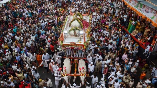 Every year in June, lakhs of pilgrims from Maharashtra participate in the palkhi procession. (Milind Saurkar/HT Photo)