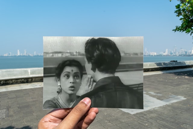 Kumkum and Johnny Walker sing Ae Dil Hai Mushkil at Marine Drive in CID (1956). (Image courtesy Murtaza Ametwala)