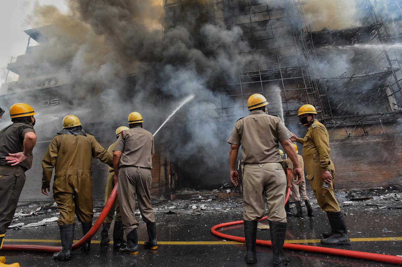 Firefighters douse the fire at clothing showroom in Lajpat Nagar on Saturday. (Photo: Raj K Raj/ HT) Firefighters douse the fire at clothing showroom in Lajpat Nagar on Saturday. (Photo: Raj K Raj/ HT)