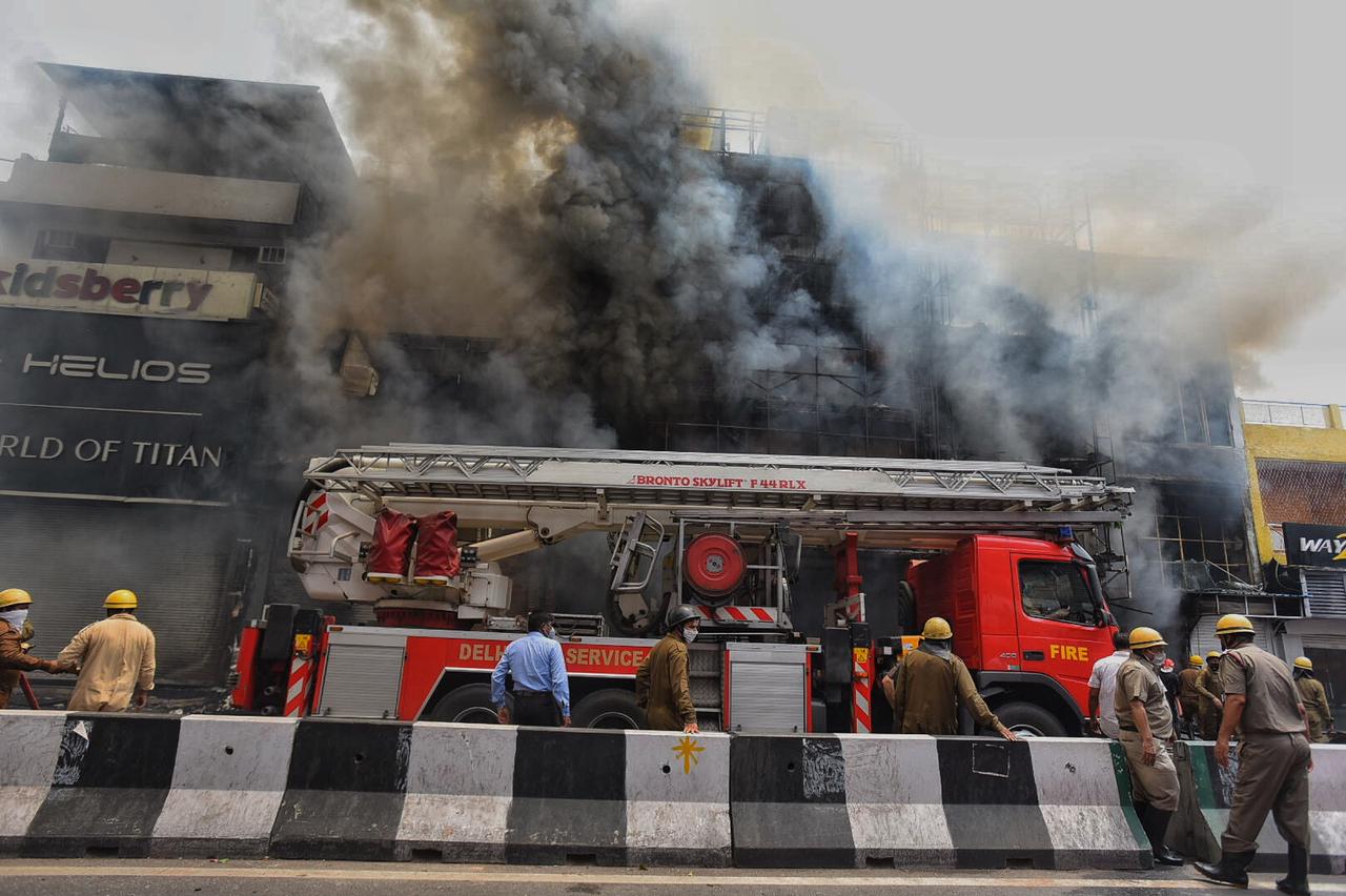 Firefighters attempt to douse the fire that broke out in the clothing showroom in Lajpat Nagar market. (Photo: Raj K Raj/ HT) Firefighters attempt to douse the fire that broke out in the clothing showroom in Lajpat Nagar market. (Photo: Raj K Raj/ HT)
