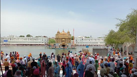 Pandemic shows signs of easing, devotees throng Golden Temple ...