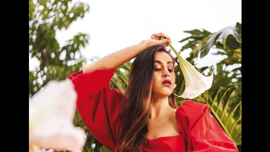 Kamakshi says collaborating seemed the best way to celebrate her song Qareeb hitting 100k streams on Spotify Kamakshi says collaborating seemed the best way to celebrate her song Qareeb hitting 100k streams on Spotify