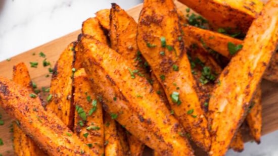 Sweet potato wedges: This is the easiest and fastest recipe for all your last-minute parties. All you need are potatoes, egg whites, salt, pepper and cheese. (Instagram/marieguerlain)