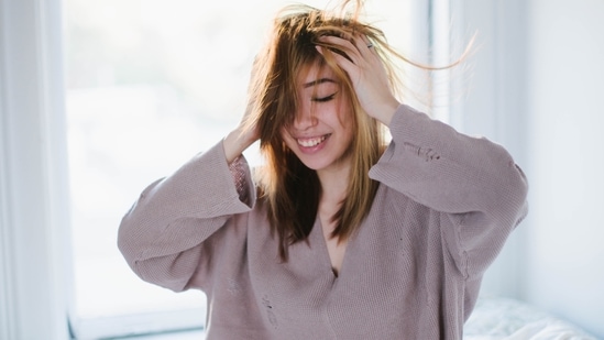 Wear loose-fitting clothes: Wearing tight clothes can rub the bacteria back to the pores leading to breakouts.(Unsplash)