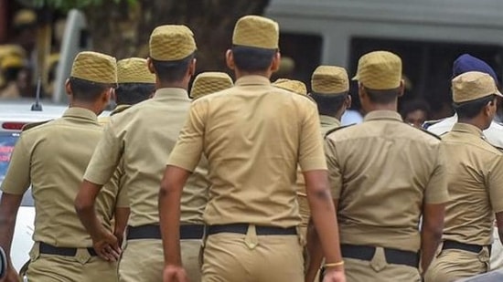 A case was also registered against the policemen in Madhya Pradesh's Indore for assaulting the vegetable seller.(Representative image/PTI) A case was also registered against the policemen in Madhya Pradesh's Indore for assaulting the vegetable seller.(Representative image/PTI)