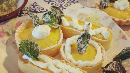 Margarita tarts: If you are a fan of margarita then you need to try this dessert. Pick your favourite tequila from your collection and add it to your recipe. Top it with a dollop of cream, garnish with mint, dust with icing sugar and serve with salted lime sugar.(Instagram/food_dreamyjapanlover)