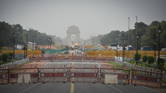 Police barricades placed outside India Gate in New Delhi, on June 13. Public transport, including the Delhi Metro is to operate at 50% capacity. Only two passengers are allowed in autorickshaws and taxis.(Sanchit Khanna / HT Photo)