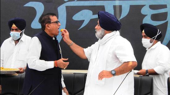SAD president Sukhbir Singh Badal offering a sweet to BSP national general secretary Satish Chander Mishra after announcing a pre-poll alliance in Punjab. (HT File Photo) SAD president Sukhbir Singh Badal offering a sweet to BSP national general secretary Satish Chander Mishra after announcing a pre-poll alliance in Punjab. (HT File Photo)