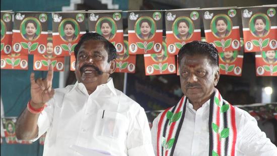 Former Tamil Nadu chief minister Edappadi K. Palaniswami and his deputy O Panneerselvam, the AIADMK’s dual leadership, have teamed up to keep VK Sasikala out of the AIADMK (PTI) Former Tamil Nadu chief minister Edappadi K. Palaniswami and his deputy O Panneerselvam, the AIADMK’s dual leadership, have teamed up to keep VK Sasikala out of the AIADMK (PTI)