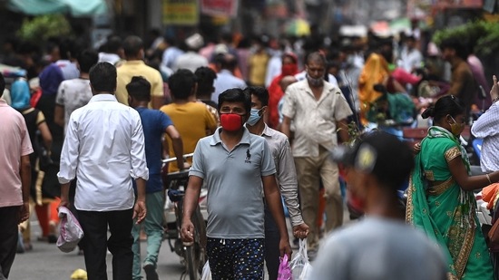 People shop at a market after the government eased restrictions as the number of new Covid-19 coronavirus infections dropped, in Gurgaon.(AFP) People shop at a market after the government eased restrictions as the number of new Covid-19 coronavirus infections dropped, in Gurgaon.(AFP)