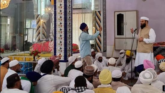 The foundation stone-laying ceremony of a mosque being held at a gurdwara in Bhaloor village of Punjab’s Moga district. (HT Photo)