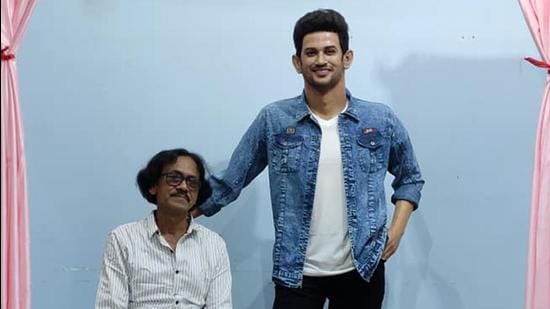 Artiste Susanta Ray, a wax sculptor from Asansol, West Bengal created a life-size statute of Sushant Singh Rajput. Artiste Susanta Ray, a wax sculptor from Asansol, West Bengal created a life-size statute of Sushant Singh Rajput.