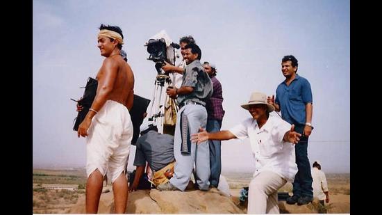 Aamir Khan and director Ashutosh Gowarikar during the shooting of Lagaan (2001) Aamir Khan and director Ashutosh Gowarikar during the shooting of Lagaan (2001)