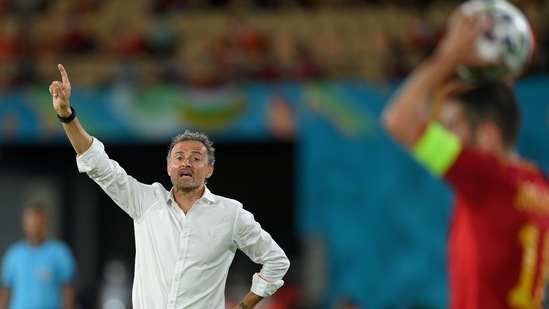 Frustration for Spain boss, Luis Enrique continued to grow.  However, he opted against making a change until the 65th minute (RE)
