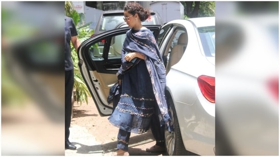 Kangana wore a navy blue suit set for the outing. Her ethnic look featured a long kurti that was adorned with embroidered details. (Varinder Chawla) Kangana wore a navy blue suit set for the outing. Her ethnic look featured a long kurti that was adorned with embroidered details. (Varinder Chawla)