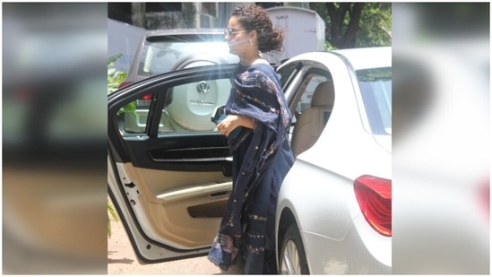 Kangana chose minimal accessories to style her ethnic outfit. She opted for dainty earrings and dark tinted sunglasses. (Varinder Chawla) Kangana chose minimal accessories to style her ethnic outfit. She opted for dainty earrings and dark tinted sunglasses. (Varinder Chawla)