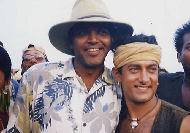 Director Ashutosh Gowarikar and Aamir Khan during the shooting of Lagaan (2001).