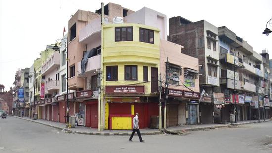 Punjab government has asked district authorities to determine opening timings of non-essential shops on the basis of local situation. (HT File Photo) Punjab government has asked district authorities to determine opening timings of non-essential shops on the basis of local situation. (HT File Photo)