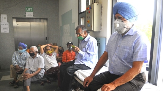 Residents waiting outside of Covid 19 vaccination centre at the Civil Hospital Sector 45 in Chandigarh. (Keshav Singh/Hindustan Times) Residents waiting outside of Covid 19 vaccination centre at the Civil Hospital Sector 45 in Chandigarh. (Keshav Singh/Hindustan Times)