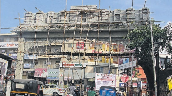 The unfinished gateway at Vetal Baba chowk, Narhe, in Pune has eaten into a major portion of the road, leaving little space for vehicles to move. (RAVINDRA JOSHI/HT) The unfinished gateway at Vetal Baba chowk, Narhe, in Pune has eaten into a major portion of the road, leaving little space for vehicles to move. (RAVINDRA JOSHI/HT)