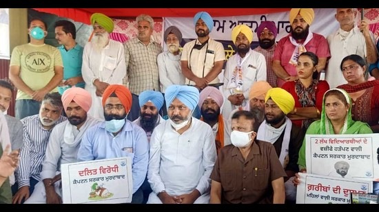 AAP leaders sitting on strike at Jalandhar Bypass Chowk in Ludhiana on Tuesday. (HT PHOTO)