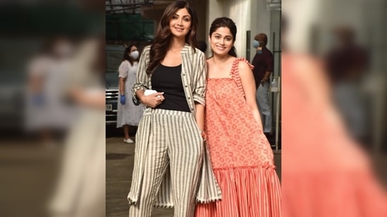 Her midi dress had a loose silhouette with tie straps and pleats on the hem. She wore the dress with strappy clear pumps and no accessories.(Varinder Chawla)