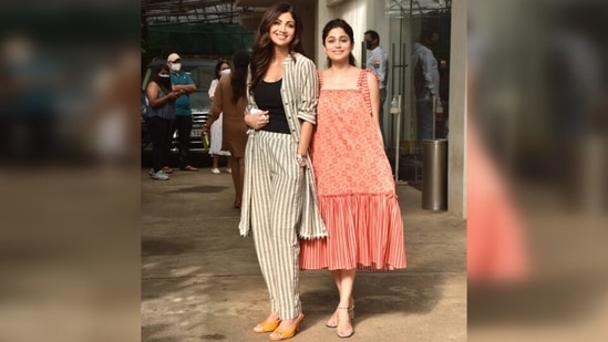 Shamita too chose subtle dewy make-up for her look and tied her locks in a ponytail. The sisters looked their stunning best in the ensembles.(Varinder Chawla)