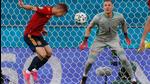 Spain midfielder Daniel Olmo (L) heads the ball past Sweden goalkeeper Robin Olsen during the Euro 2020 Group E match at La Cartuja Stadium in Sevilla on June 14. (AFP) Spain midfielder Daniel Olmo (L) heads the ball past Sweden goalkeeper Robin Olsen during the Euro 2020 Group E match at La Cartuja Stadium in Sevilla on June 14. (AFP)