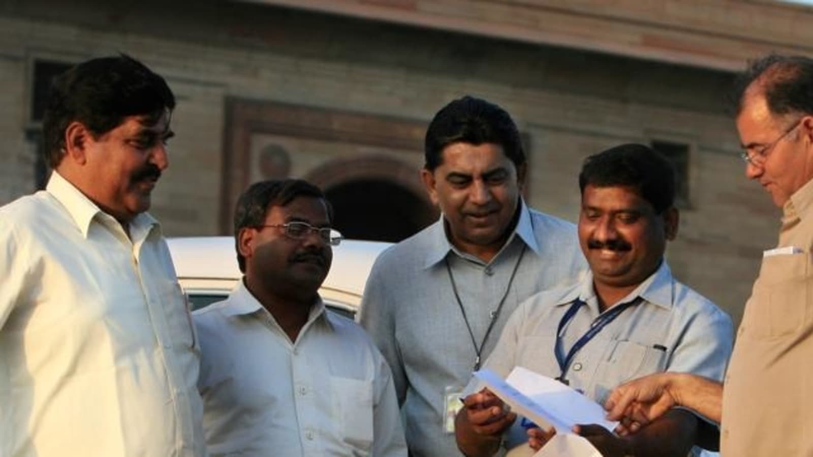 centre-issues-guidelines-for-employees-for-office-attendance-latest