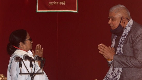 West Bengal governor Jagdeep Dhankhar (right) with chief minister Mamata Banerjee (Photo by Samir Jana/Hindustan Times)