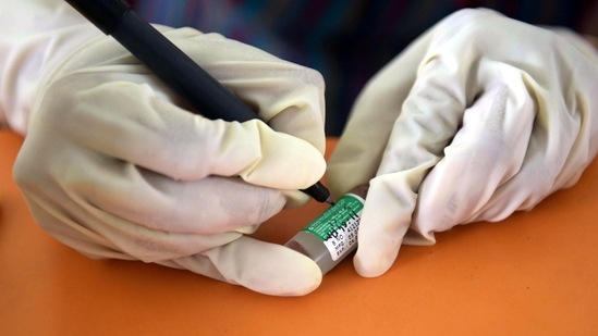 Covishield doses are now being administered at an interval of 12 to 16 weeks. (Vipin Kumar /HT PHOTO)