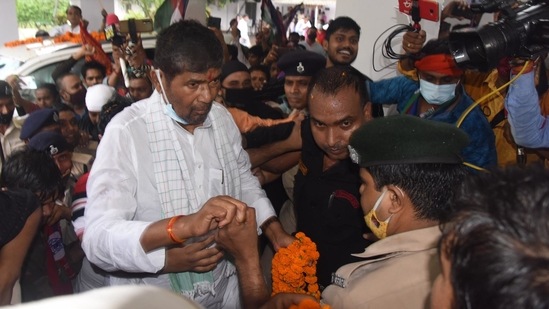 "We contested Bihar elections under my supervision and all 6 MPs won. We received the highest percentage of vote as per election commission's report," LJP leader Pashupati Kumar Paras said. In picture - Supporters welcoming Paras at party office in Patna, Bihar.(HT Photo )