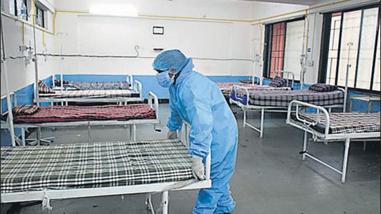 Staff prepares a bed in the special mucormycosis set up ward at Dalvi hospital in Shivajinagar. (Kalpesh Nukte/HT PHOTO) Staff prepares a bed in the special mucormycosis set up ward at Dalvi hospital in Shivajinagar. (Kalpesh Nukte/HT PHOTO)