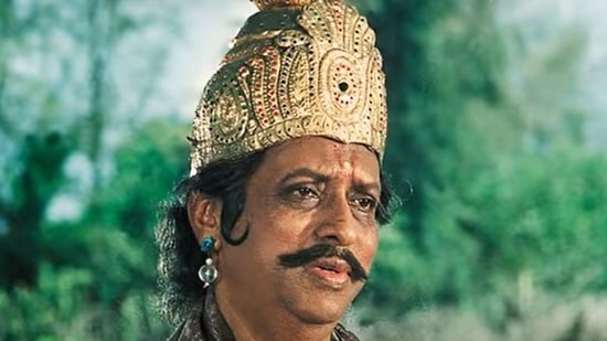 Chandrashekhar as Arya Sumant in Ramayan.