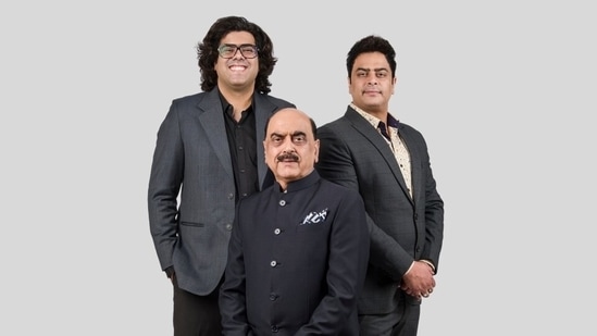 VB Jatwani, Founder of Golden Matrimonial Services with his sons, Unique and Deveyn Jatwani(Digpu)
