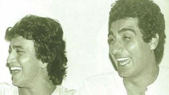 Mithun Chakraborty and Raj Babbar share a light moment in this throwback picture.