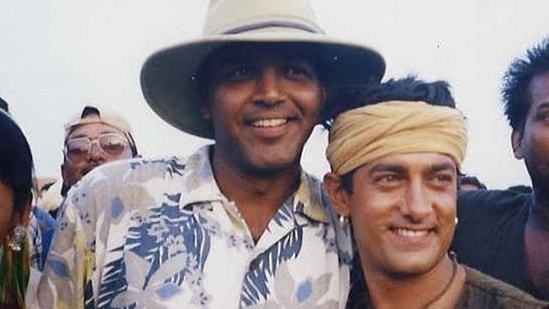 Director Ashutosh Gowarikar and Aamir Khan during the shooting of Lagaan (2001).